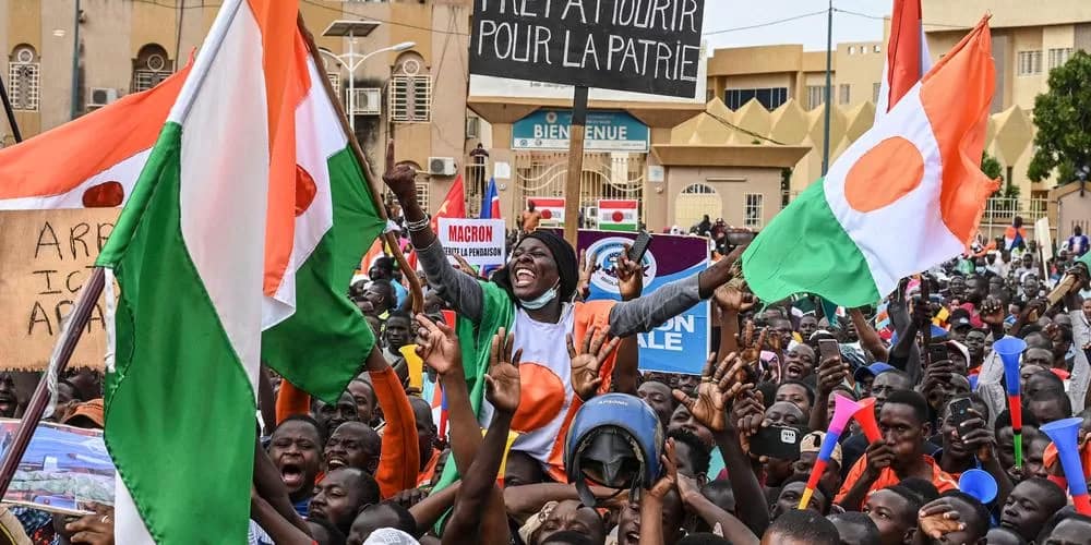 TOPSHOT-NIGER-COUP-DEMO