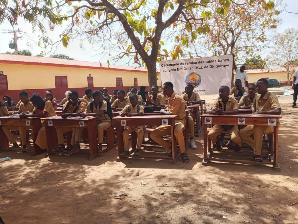 Cérémonie de remise de tables-bancs au lycée Elhadj Oumar Tall.