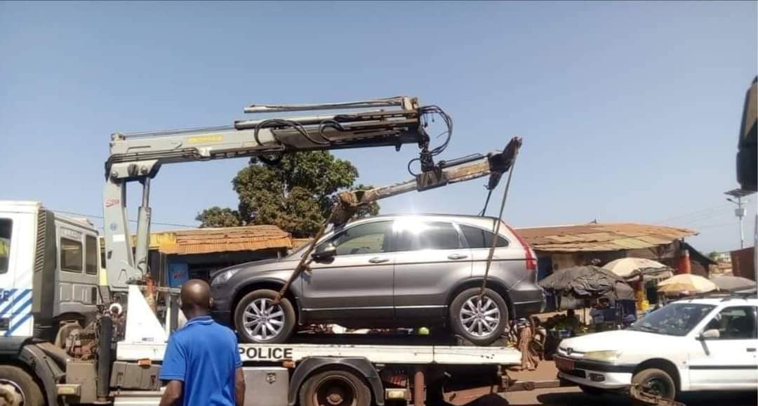 enlevement d'un vehicule par la routière de Conakry