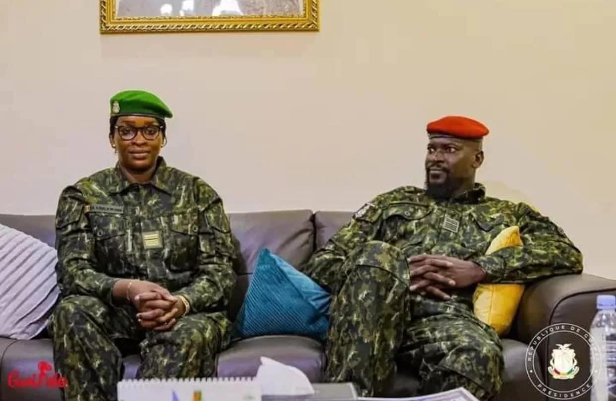 La Colonelle Aminata Diallo et le Président Doumbouya