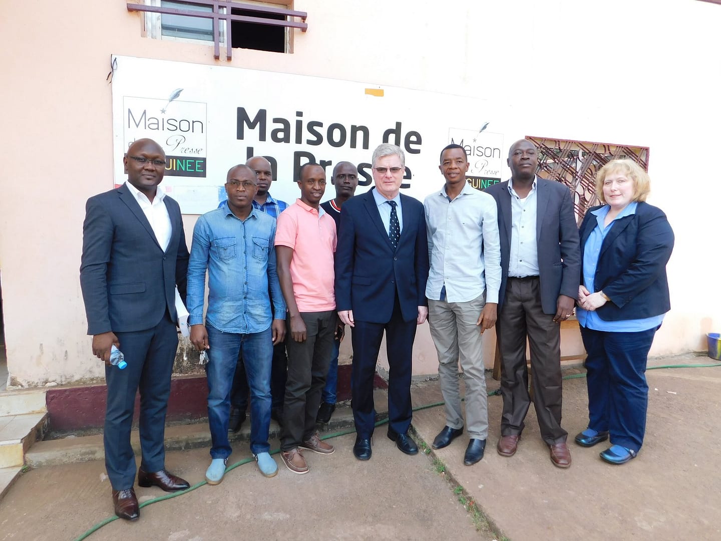 L'Ambassadeur Simon Henshaw