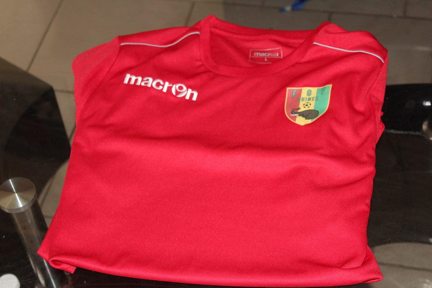 Acheter 1 maillot pour lutter contre le COVID-19