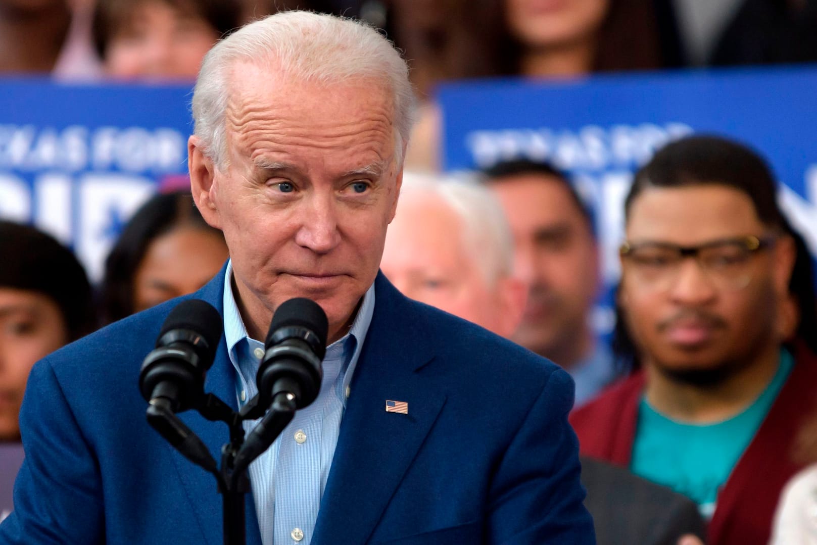 Le président élu Joe Biden souffre d'une entorse au pied droit.