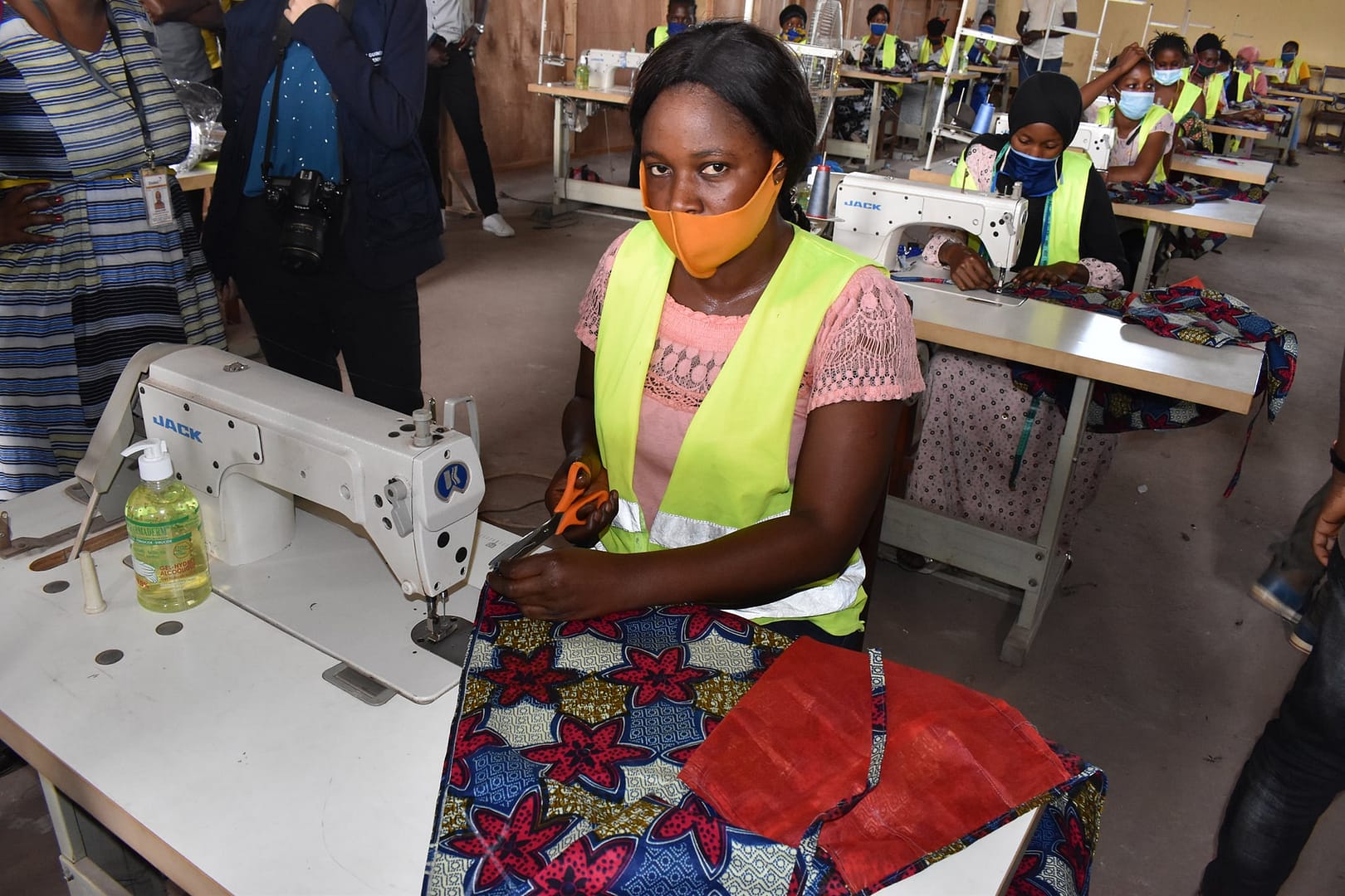 Jeune couturière guinéenne