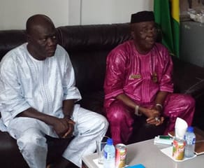 Le ministre de la Culture et le Gouverneur de Conakry se sont rencontrés le lundi 28 septembre 2015, pour harmoniser les programmes de la Quinzaine prévue du 3 au 5 septembre prochain. À Conakry, l'ouverture se fera par un carnaval antistatique qui s'ébranlera à 08h30, de l'esplanade de Palais du Peuple à la Bluezone 1er espace de compétition entre les troupes des 5 Communes de Conakry (percussions, Folklore, Ensemble Instrumental, Ballet, Orchestre moderne). Au CCFG à partir de 14h00 sera lancé la compétition (théâtre, Récital, Chœur) toujours avec les troupes des Communes de la capitale Conakry. Il en sera de même dans les 7 autres Chefs-lieux des Gouvernorats du pays. Le Gouverneur Soriba Sorel Camara donnera la promesse d'une forte mobilisation des populations et d'une participation des troupes de la capitale, toutes motivées à présenter des productions artistiques de qualité. Jean-Baptiste Williams