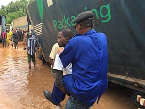 Le vieux pont de Wakawole envahi par les eaux