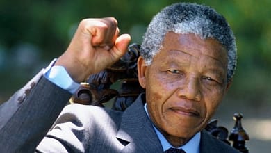 11 février 1990 à 16h15, Nelson Mandela est enfin libre après 27 ans de détention. 8 Nelson-Mandela