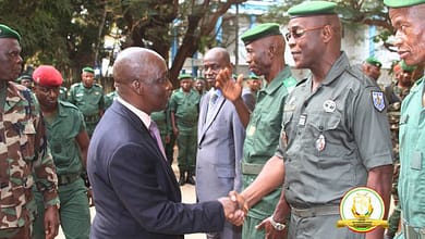 URGENT LE FRÈRE DU MINISTRE DE LA DÉFENSE, QUI S'APPELLE MORY DIANE, SERAIT DÉCÉDÉ DE COVID-19 À DONKA, CE VENDREDI MATIN 1 Mohamed Diané en visite de terrain dans les unités militaires de la capitale
