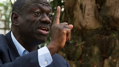 Ouganda: le chef de l'opposition arrêté à la veille de l'investiture du président Museveni 7 L'opposant historique ougandais Kizza Besigye, le 26 février 2014 à Kampala | AFP/Archives | ISAAC KASAMANI