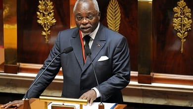 Gabon: l'opposition coalisée veut saisir le Parlement pour destituer Ali Bongo 4 L'ex-président de l'Assemblée nationale du Gabon et candidat à l'élection présidentielle de 2016, Guy Nzouba-Ndama, le 5 juillet 2009 à Paris | AFP/Archives | BORIS HORVAT