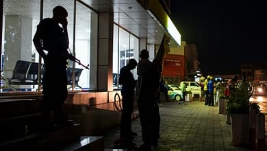 Un journaliste local arrêté dans le nord-ouest du Burundi 4 Un journaliste burundais a été arrêté par la police dimanche dans la province de Cibitoke (nord-ouest), puis remis au Service national de renseignement | AFP/Archives | PHIL MOORE