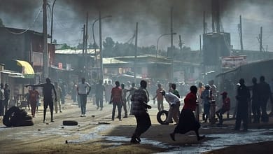 Une personne tuée par balle après la victoire de la RCA sur l ' Angola 3 à 1 4 Une manifestation dans le bidonville de Kibera à Nairobi le 23 mai 2016 | AFP/Archives | CARL DE SOUZA