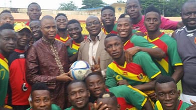Le Ministre de la Culture, des Sports et du Patrimoine Historique Siaka Barry et le président du Comité de Normalisation Mohamed Lamine Nabe motivent et encouragent le Syli National Junior 1 image 4