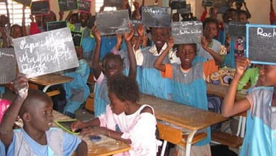 La reprise des cours initialement prévue le mercredi 25 mars est reportée jusqu'à nouvel ordre 5 Ecoles et Langues Nationales