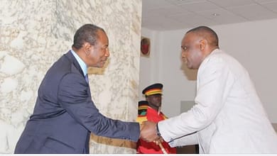 Antonio Souaré en disgrâce le journaliste Ibrahima Sadio Bah a été mis en liberté ENCORE UNE AUTRE COÏNCIDENCE ? 2 Alpha condé et Antonio Souaré