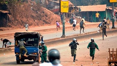 Répression en Guinée : Marie Jeanne Sidibé enlevé au siens par les forces de soutiens au régime 7 Manifestation de rue Conakry gendarmerie FNDC opposition jet de pierre