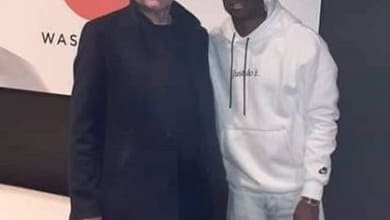 Monde Qatar 2022, le sélectionneur de la Guinée a rencontré Bouna Sarr. Le joueur de l’OM qui est courtisé par la Guinée depuis longtemps est dans les plans de Six. 1 29FA3494 ED16 417D A93D 274E9F70D12E scaled