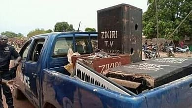 Covid-19 : La police est venue prendre la nourriture et la sonorisation. 7 91252904 2650930878362530 1412192350800707584 n