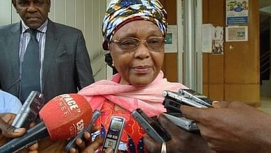Hadja Rabiatou Serah Diallo plaide pour des mesures d’accompagnement “telle que la diminution du prix du carburant à la pompe”. 2 Hadja Rabiatou Serah Diallo