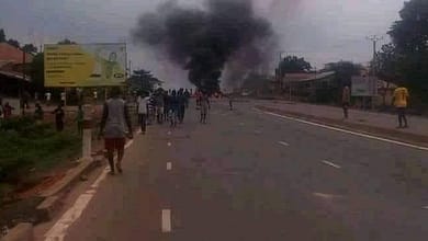 Faudrait-il que le guinéen soit toujours tué pour un oui ou un non? (Lansana Kouyaté) 8 4EB50EDA 7125 4F14 B13B E807FBAAC4EC