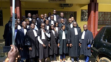 Classe politique pourrie,société civile pourrie ,barreau à la solde du plus offrant 1 7597CD47 6DBC 4BF1 B62C 130A64F33BA3