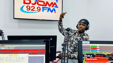 MC FRESH DANS RAP @ CALIENTE SUR DJOMA FM AVEC STRAIKER! 2 Mc freshh