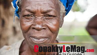 "Un vieil homme rencontre un jeune homme qui demande: - Vous souvenez-vous de moi? Et le vieil homme dit NON. 6 Vielle femme africaine