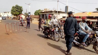 Les défis de la sécurité routière en Guinée. 1 Labe-Police-Masque