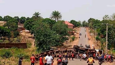 Un camion remorque vient de se renverser à wondy sur la nationale kindia-Mamou 16 Un camion remorque vient de se renverser à wondy sur la nationale kindia-Mamou