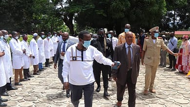 POURSUITE DE LA VISITE DU MINISTRE D’ETAT DANS LES INSTITUTIONS D’ENSEIGNEMENT SUPERIEUR (IES), LES INSTITUTIONS DE RECHERCHE SCIENTIFIQUE (IRS) ET LES CENTRES DE DOCUMENTATION ET D'INFORMATION (CDI) DU PAYS – ETAPE DE KINDIA 3 Ministre de l’Enseignement Supérieur et de la Recherche Scientifique, M. Aboubacar SYLLA