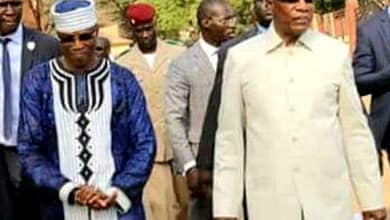 Pr ALPHA CONDÉ : MON TÉMOIGNAGE DE FILS (Siaka Barry) 5 Alpha Condé et Siaka Barry