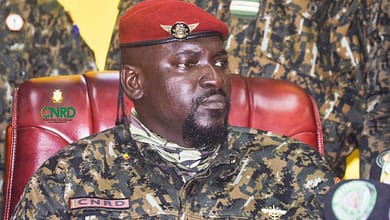 Hommage émouvant du Colonel Mamadi Doumbouya au Général Lansana Conté (Par Mandian Sidibé) 4 Le colonel Mamadi Doumbouya