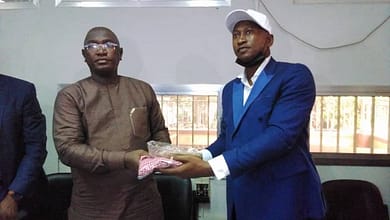 Education MEPU-A : DON DE TENUES SCOLAIRES 8 DON DE TENUES SCOLAIRES