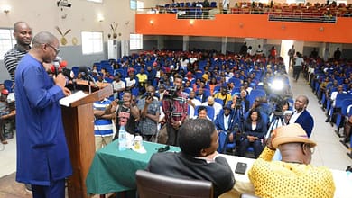Incendie au dépôt d'hydrocarbures en Guinée : Un appel au calme et à la solidarité 10 Dr. Dansa Kourouma face aux étudiants