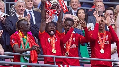 Bookmakers-Guinea : votre guide pour les paris sportifs en ligne en Guinée 5 Le regard de Sadio Mané en dit long sur sa complicité avec le capitaine du Syli National Naby Keita.