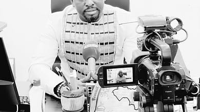Des critiques à la légitimité douteuse sur la Commission ad-hoc au CNT. 5 Dr Kalil Aissata KEITA Enseignant chercheur Secrétaire général adjoint du CNT