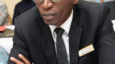 Dansa Kourouma vient de décider , en violation des article 57, 59 de la charte de la transition, du règlement intérieur du CNT à son article 22, de mettre sur place une commission Ad-Hoc de 11 membres , par cooptation , pour la rédaction de l’avant-projet de la Constitution 5 Ahmed Tidiane Sylla