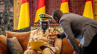 Présidence Guinée : quand le mercenaire de la plume s’arroge en donneur de leçons (Tribune) 2 Colonel Mamadou Doumbouya