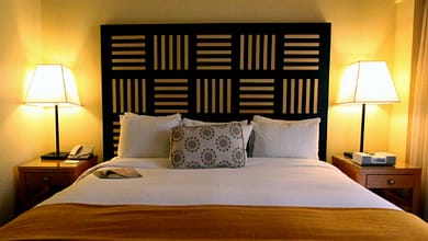 J'étais dans un hôtel hier avec une fille et tout d'un coup mon ami m'appelle pour me dire que... 1 bed