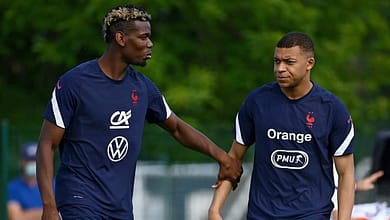 J'ai suivi le témoignage de Adebayor. Toi, jeune Africain, si tu réussis, aides ta famille. 3 Pogba et MBappe