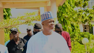 Le Ministre Alphonse Charles WRIGHT rend visite à M Kassory Fofana Amadou Damaro Camara et Moussa Dadis Camara 7 FB IMG 1678126152263