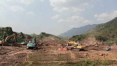 Zoom sur les travaux du dragage du fleuve du barrage hydroélectrique de Tinkisso 4 barrage de tinkisso