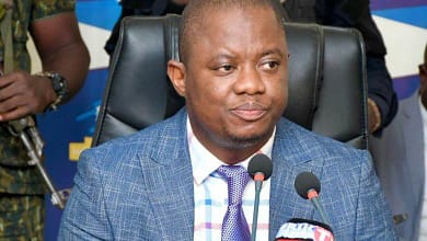 Pagaille Ministérielle: Le Test de Leadership pour Wright 7 Charles-Wright-ministre