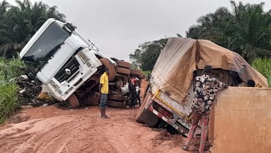 Chaos Routier à Guéckédou : Le Pont Céde sous le Poids d'un Camion Renversé 4 Chaos Routier à Guéckédou : Le Pont Céde sous le Poids d'un Camion Renversé