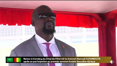 Colonel Doumbouya Retourne à Conakry Après le Sommet Arabie Saoudite-Afrique" 6 Mamadi Doumbouya retour voyage en Arabie Saoudite