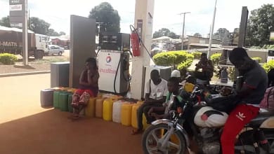 Interdiction et Répression: La Nouvelle Arme du Pouvoir Contre le Peuple? 2 crise de carburant estation dessance jpg