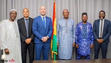 Le Premier ministre, Chef du Gouvernement, a reçu en audience une délégation de Rio Tinto SimFer, dirigée par son Directeur général Christ AITCHISON. 2 Le PM Bah Oury