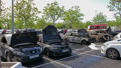 Incendie à Coyah : Un garage en flammes, plusieurs véhicules calcinés 3 incendie de voiture a coyah