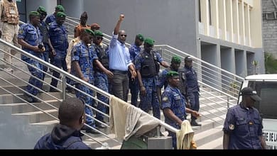 Procès Aliou Bah à huis clos : quand la justice guinéenne verrouille les portes pour mieux bâillonner la vérité 3 Aliou Bah