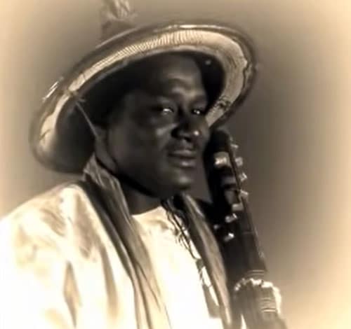 BIOGRAPHIE DU REGRETTÉ MORY DJELI DEEN KOUYATÉ, L'ARTISTE AUX PECTORAUX D'ACIER ! 1 MORY DJELI DEEN KOUYATÉ